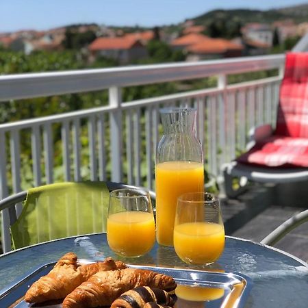 Apartmani Bolero - Obiteljski Odmor Vodice Esterno foto