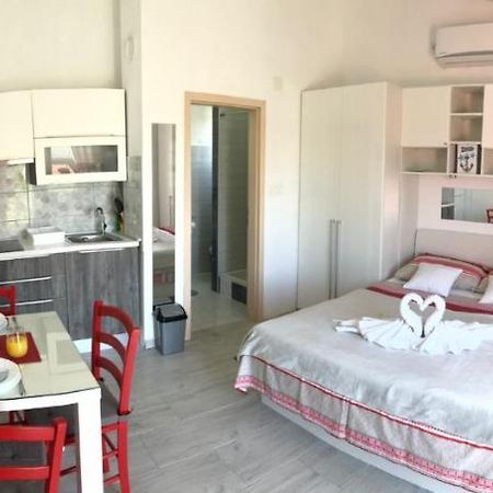 Apartmani Bolero - Obiteljski Odmor Vodice Esterno foto