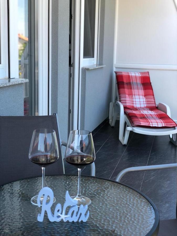 Apartmani Bolero - Obiteljski Odmor Vodice Esterno foto