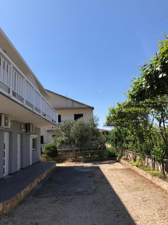 Apartmani Bolero - Obiteljski Odmor Vodice Esterno foto