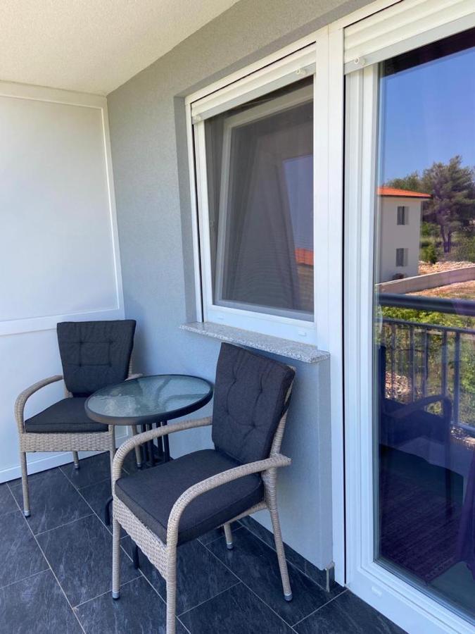 Apartmani Bolero - Obiteljski Odmor Vodice Esterno foto