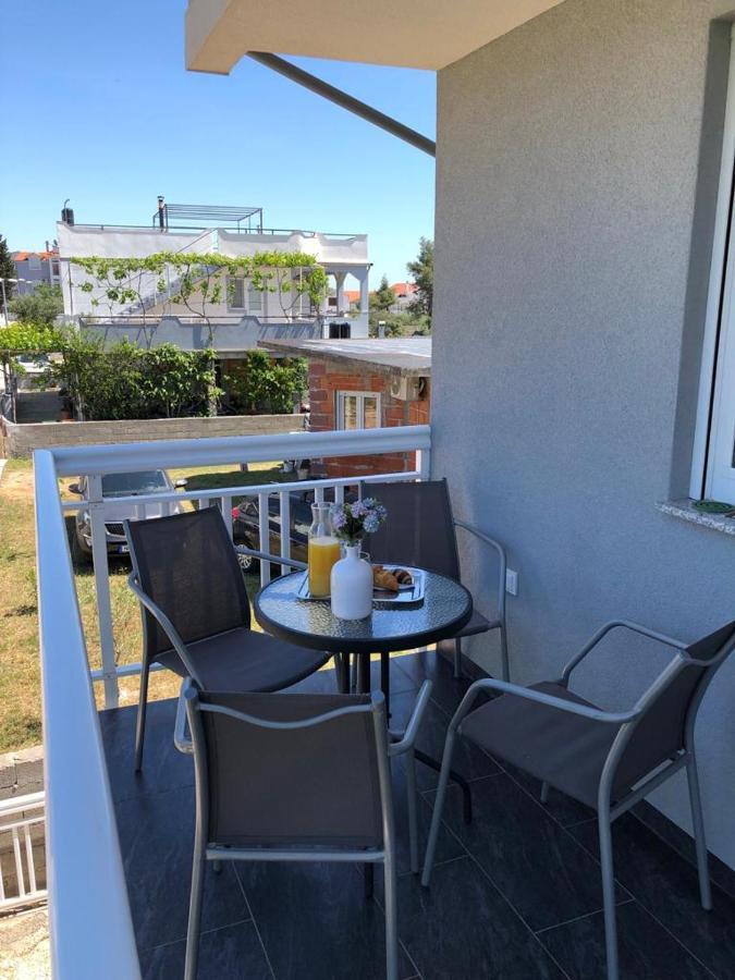 Apartmani Bolero - Obiteljski Odmor Vodice Esterno foto