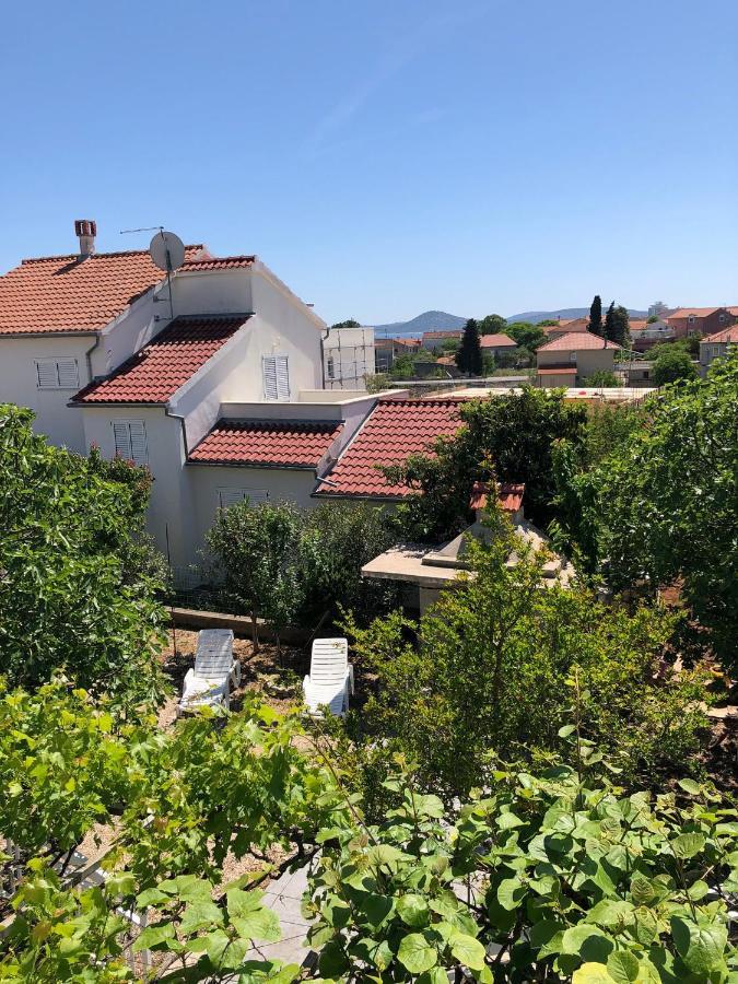Apartmani Bolero - Obiteljski Odmor Vodice Esterno foto