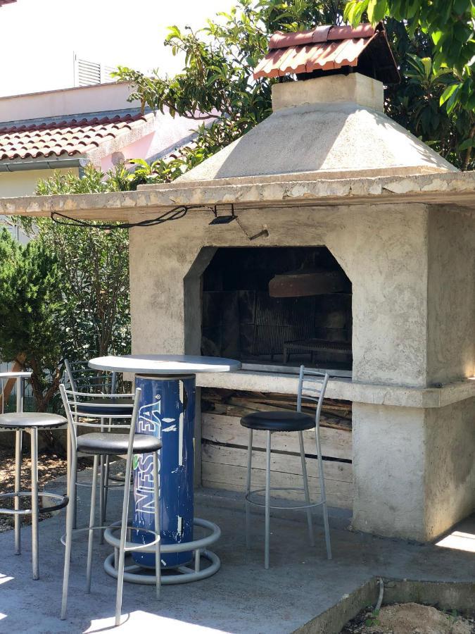 Apartmani Bolero - Obiteljski Odmor Vodice Esterno foto